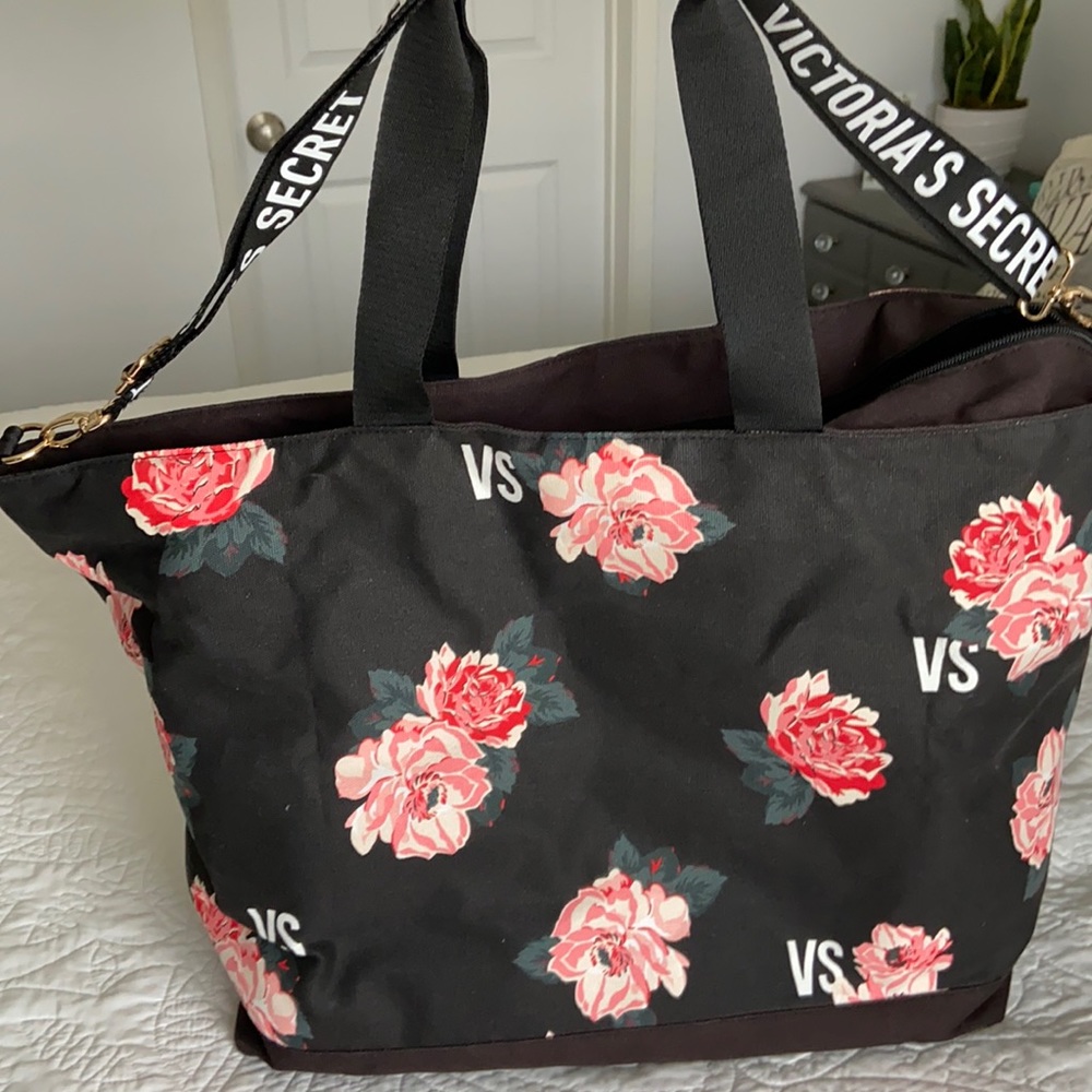 Victoria’s Secret tote bag zipper top